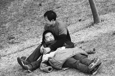 “最惨烈周末”十万考生为“名校入场券”奔波