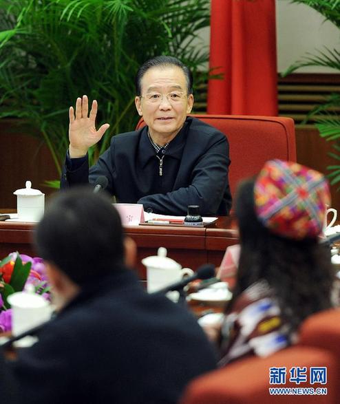 温家宝主持召开座谈会 听取各界人士对政府工作报告意见和建议