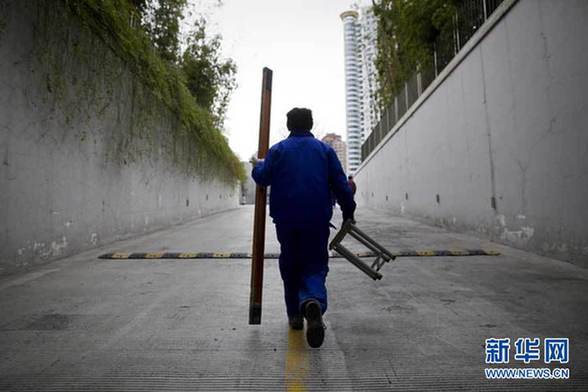 上海：环球金融中心和上海中心间出现地裂