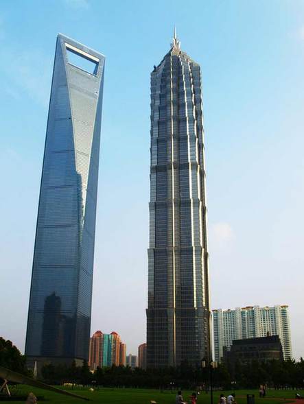上海：环球金融中心和上海中心间出现地裂