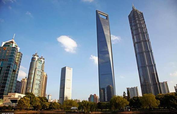 上海：环球金融中心和上海中心间出现地裂