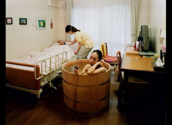 日本女摄影师无处不在的浴盆自拍