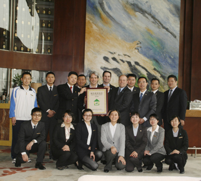 青岛鑫江希尔顿逸林酒店荣获国家金叶级绿色旅游饭店