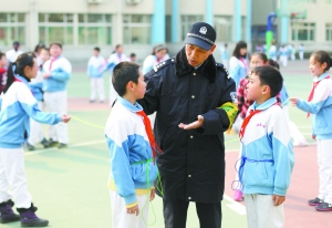 北京中小学幼儿园年内配校警(图)