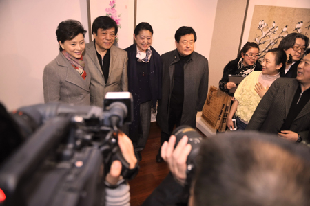 倪萍：随性挥毫弄丹青 跟着日子去写意