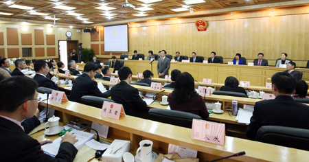 湛江在广东省首创新一届市政府组成人员任命直播