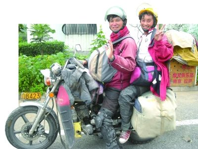 6旬夫妇5年骑摩托车周游全国 行程14万公里