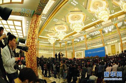 十一届全国人大五次会议举行新闻发布会