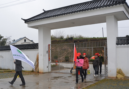 岳西供电公司志愿者传承雷锋精神