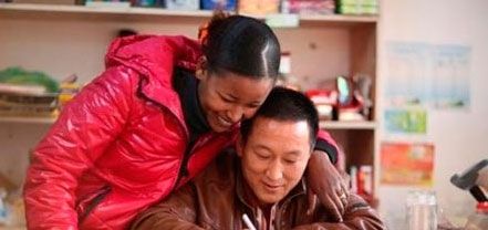 非洲姑娘争抢嫁给中国男人