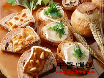 当心！这7种食物让女人越吃越老！