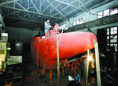 下岗工人自制潜水艇造价20万已收到3艘订单