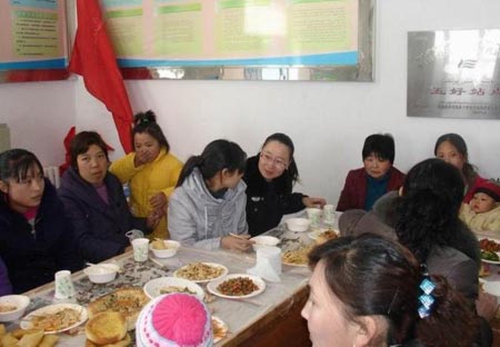 奎屯警察与农牧民欢聚一堂共庆“纳吾肉孜”节