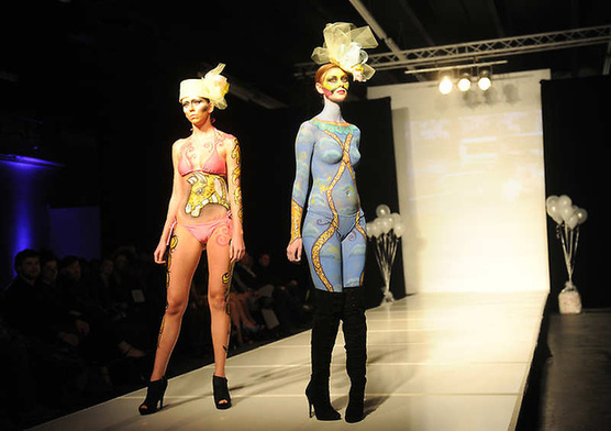 美国<em>大胆</em>时装秀上演另类<em>人体</em>艺术 - 中国在线