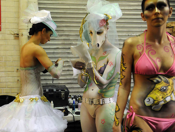 美国大胆时装秀上演另类<em>人体艺术</em> - 中国在线