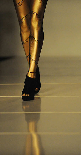 美国<em>大胆</em>时装秀上演另类<em>人体艺术</em> - 中国在线