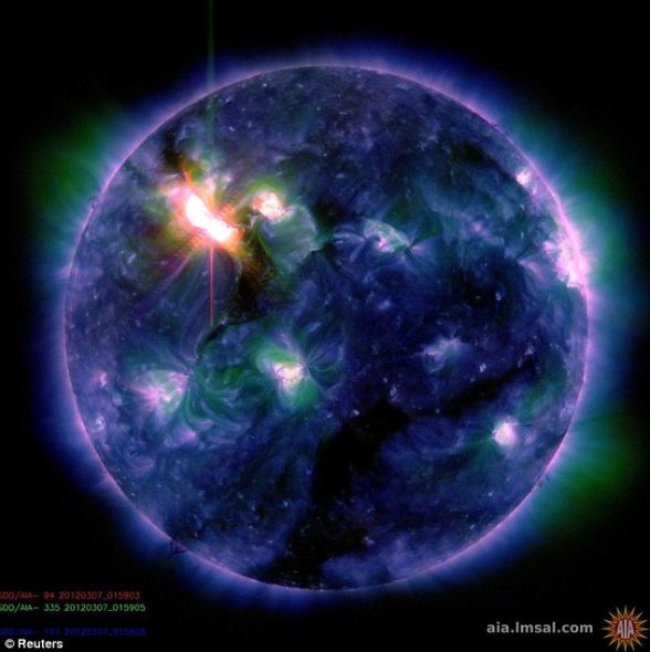 美卫星拍太阳风暴震撼照:表面现巨大漩涡