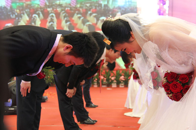 安徽肥西：创文明婚礼新风尚