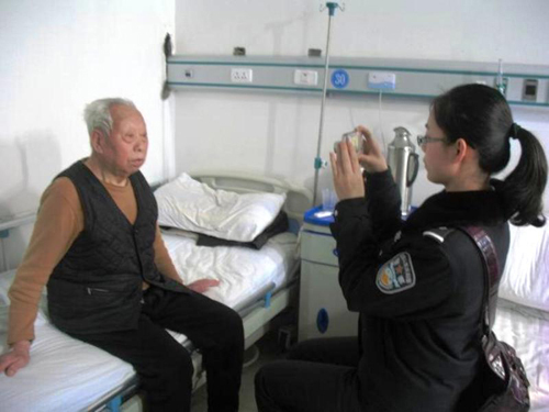 民警为19位患病老人服务 赢得群众的称赞和好评