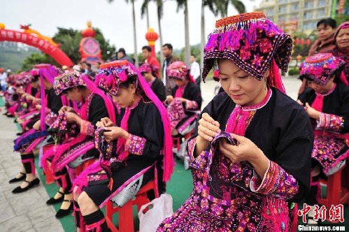 中国各地举办丰富活动欢度“三月三”