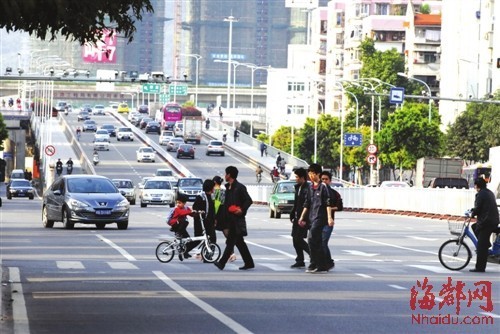 省体中心段暂不建过街天桥 等地铁3号线建通道