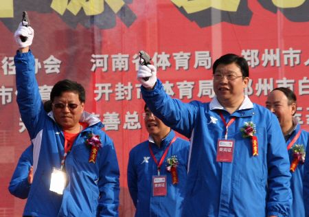 2012中国郑开国际马拉松今日开跑