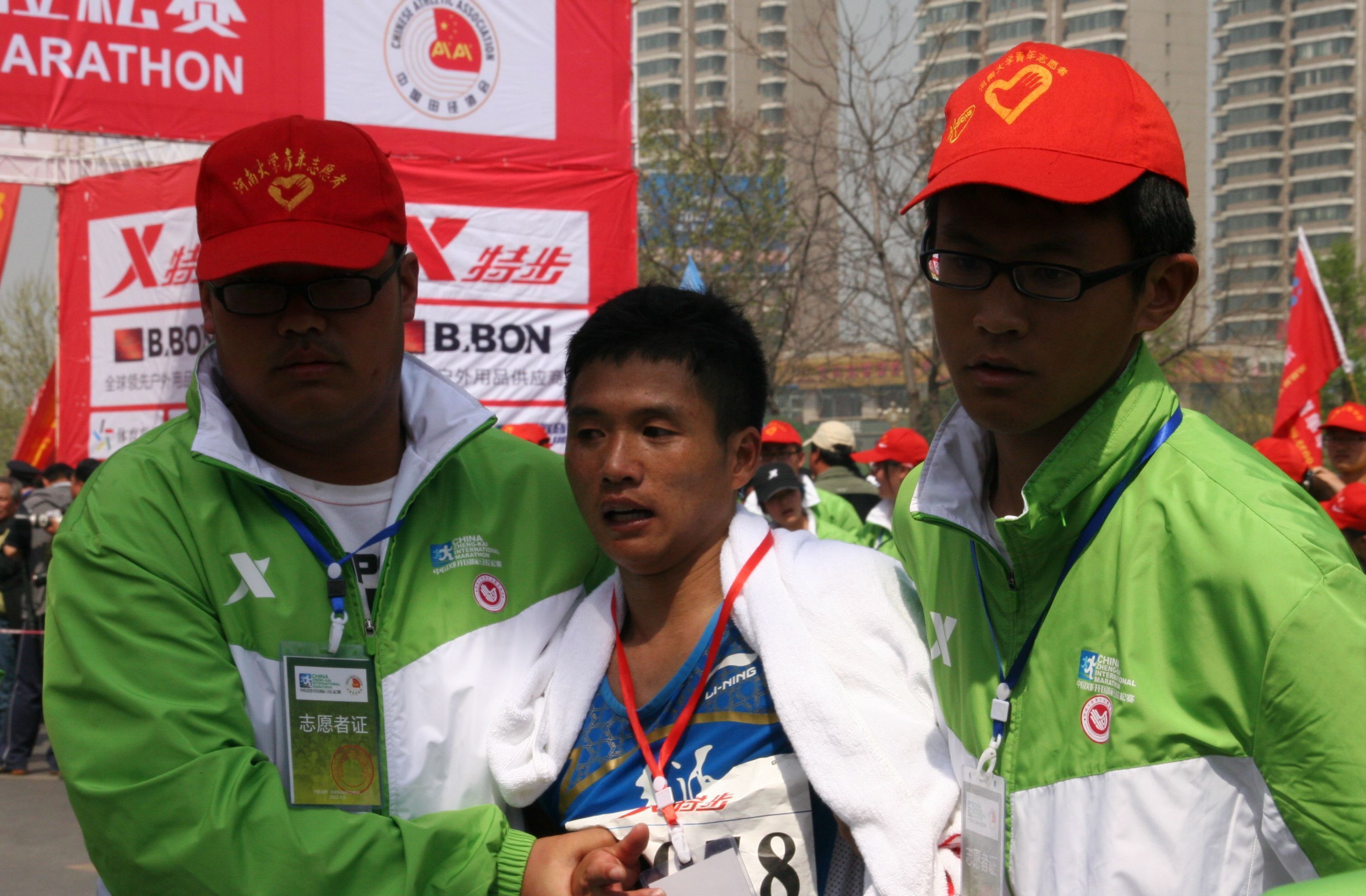 2012中国郑开国际马拉松今日开跑