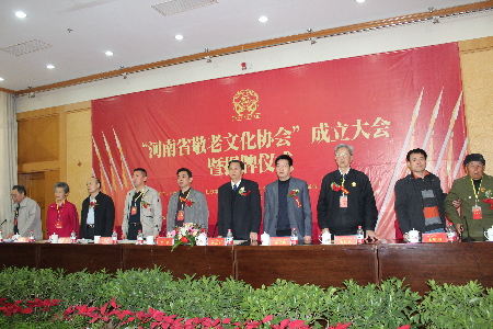 创高端敬老文化 扬社会正气之风