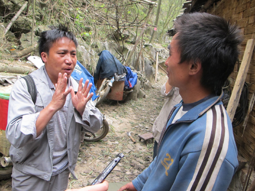 贵州:大山深处的“背篼干部”