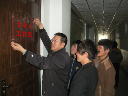 伊犁首个教师命名工作室——袁德生工作室树品牌