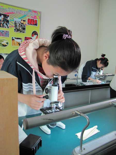 和硕县举行2012年4月高中学考2010届生物实验考查