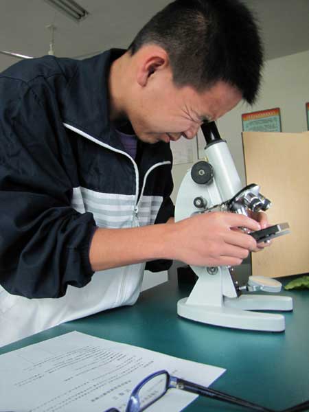 和硕县举行2012年4月高中学考2010届生物实验考查
