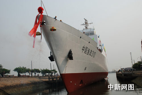 我国最先进渔政船抵达黄岩岛海域巡航执法