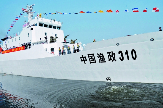 我国最先进渔政船抵达黄岩岛海域巡航执法