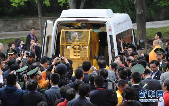 南京佛顶骨舍利启程赴港澳 出土后首次离开内地