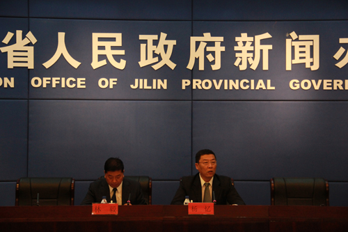 加强精神文明建设 提高城乡文明程度