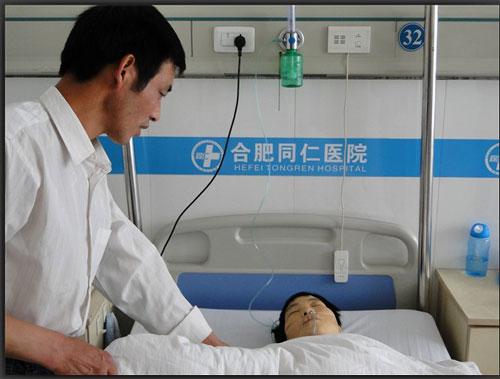 瘫痪女嫁赤脚医生16年后或重新站立