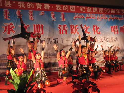 和硕县举办纪念建团90周年文艺晚会