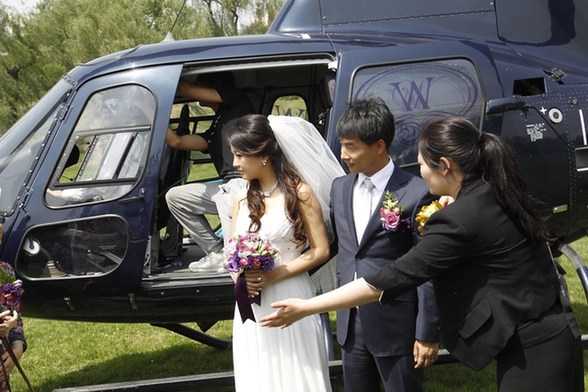 北京新人举办直升机婚礼 每小时3万