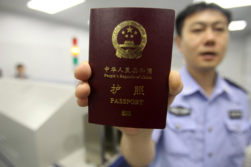 北京将启用电子护照 指纹签名录入芯片