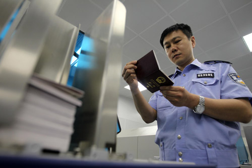 北京将启用电子护照 指纹签名录入芯片