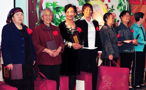 “健康老妈妈”受表彰