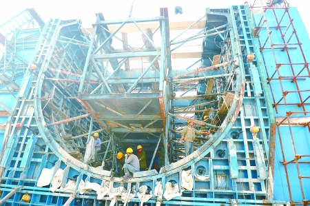 汗洒南水北调沙河渡槽工地