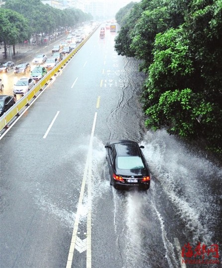 福建今年雨季降水51年来最多 福州昨日骤雨多处积水