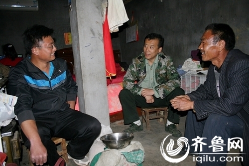 齐鲁网联合“第一书记”共建枣庄山区爱心图书室