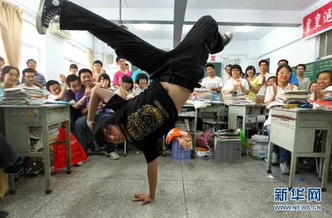 各地学子备战2012年高考