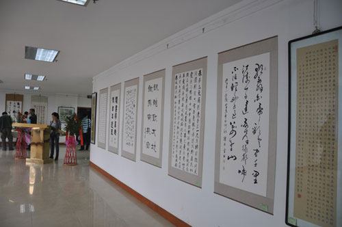 陕西安铁举办“庆《讲话》70周年”书画展