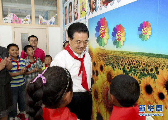 胡锦涛总书记“六一”前考察北京市东城区少年宫