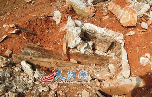 已故学者王修寀坟墓遭强拆 现场搭灶火化尸骨