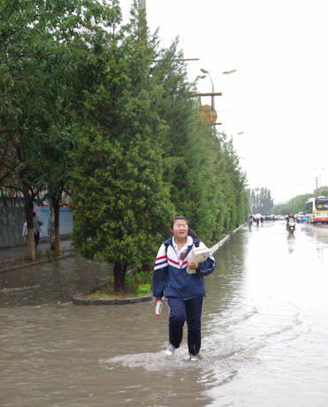 新疆库尔勒出现罕见强劲暴雨
